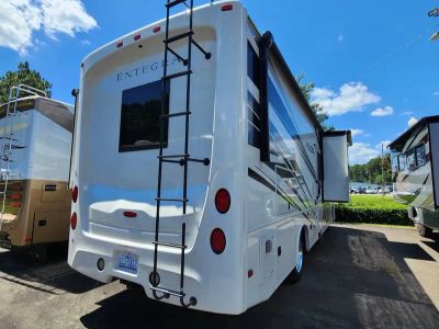 2024 Jayco Entegra 31UL — photo 13 view