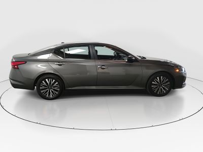 2024 Nissan Altima — photo 8 view
