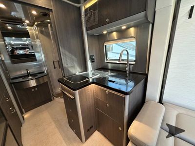 2022 Airstream Atlas - Photo 10