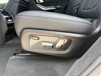 2025 BMW X7 — photo 22 view