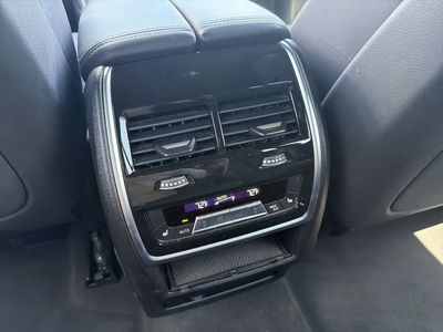 2025 BMW X7 — photo 18 view