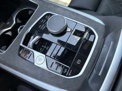 2025 BMW X7 — photo 37 view