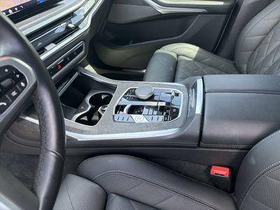 2025 BMW X7 — photo 24 view