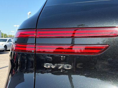 2023 Genesis GV70 — photo 10 view