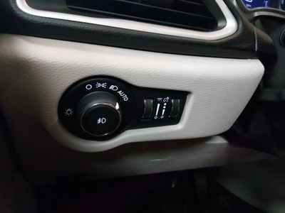 2023 Chrysler Pacifica — photo 13 view