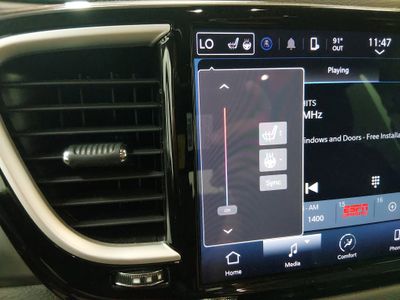 2023 Chrysler Pacifica — photo 18 view
