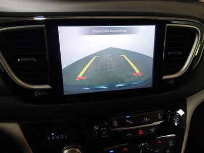 2023 Chrysler Pacifica — photo 16 view