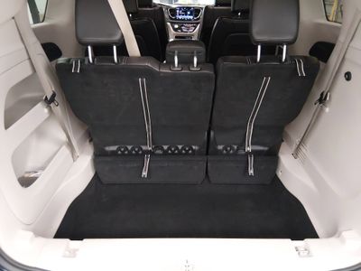 2023 Chrysler Pacifica — photo 11 view