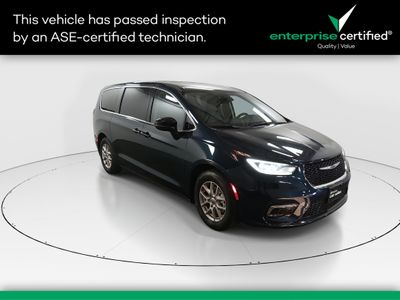 2023 Chrysler Pacifica Touring L FWD — front three-quarter view
