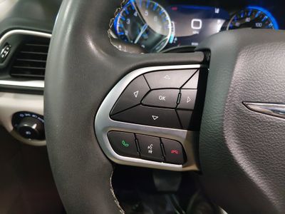 2023 Chrysler Pacifica — photo 12 view