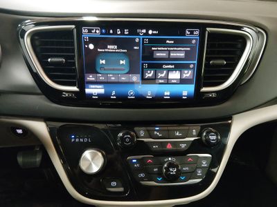 2023 Chrysler Pacifica — photo 21 view