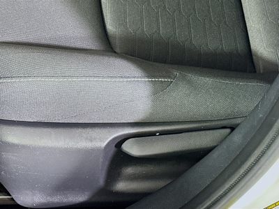 2025 Toyota Corolla Hatchback — photo 13 view