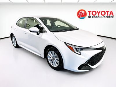 2025 Toyota Corolla Hatchback SE in Pearl — front three-quarter view