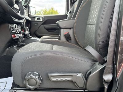 2025 Jeep Gladiator — photo 12 view