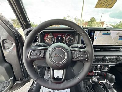 2025 Jeep Gladiator — photo 14 view