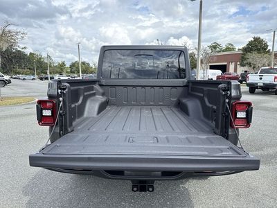 2025 Jeep Gladiator — photo 31 view