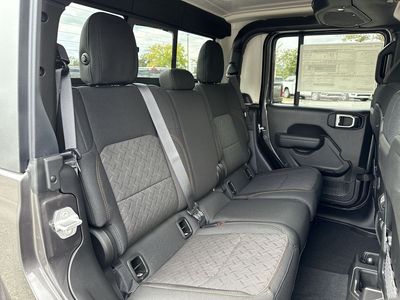 2025 Jeep Gladiator — photo 26 view