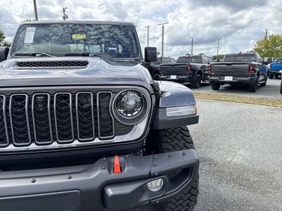 2025 Jeep Gladiator — photo 9 view