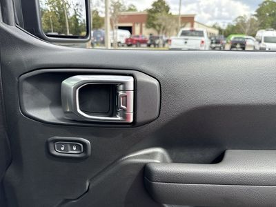 2025 Jeep Gladiator — photo 29 view