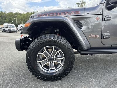 2025 Jeep Gladiator — photo 10 view