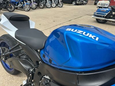 2024 Suzuki GSX-R750 - Photo 4