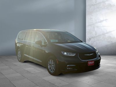 2024 Chrysler Pacifica - Photo 8