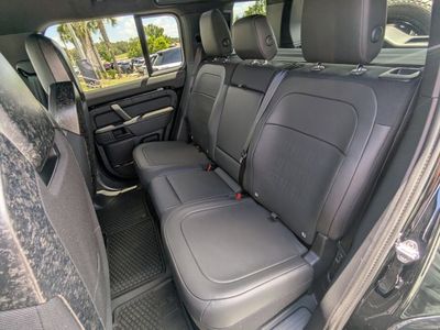 2026 Land Rover Defender 110 - Photo 12