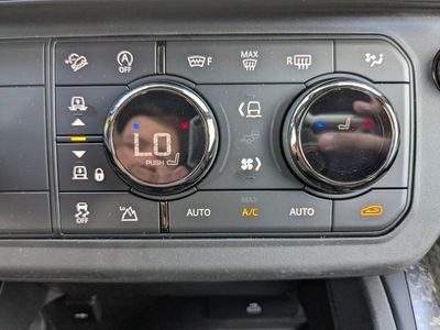 2026 Land Rover Defender 110 - Photo 27