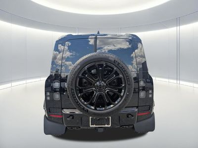 2026 Land Rover Defender 110 - Photo 4