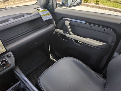 2026 Land Rover Defender 110 - Photo 17