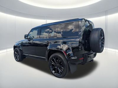 2026 Land Rover Defender 110 - Photo 3