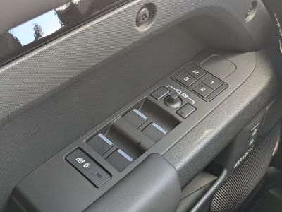 2026 Land Rover Defender 110 - Photo 21