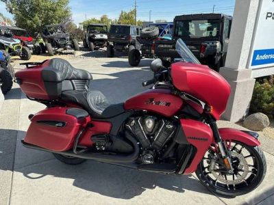 2025 Indian Motorcycle® Roadmaster® PowerPlus Dark Horse® w/PowerBand Sunset Red Smoke — front three-quarter view