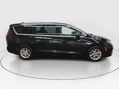 2024 Chrysler Pacifica — photo 8 view