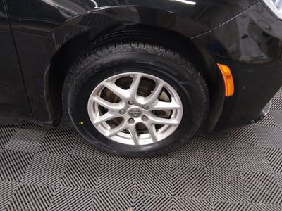 2024 Chrysler Pacifica — photo 10 view