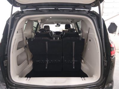 2024 Chrysler Pacifica — photo 11 view