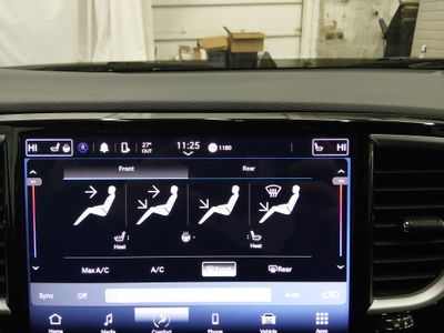 2024 Chrysler Pacifica — photo 18 view