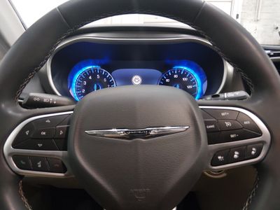 2024 Chrysler Pacifica — photo 12 view