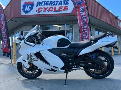 2022 Suzuki Hayabusa — front three-quarter view