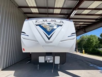 2021 Forest PALOMINO PUMA — front three-quarter view