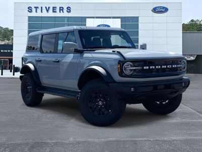 2026 Ford Bronco Outer Banks in Avalanche — front three-quarter view