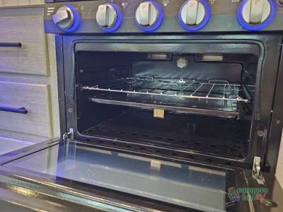2023 CrossRoads RV Zinger — photo 18 view