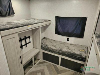 2023 CrossRoads RV Zinger — photo 43 view