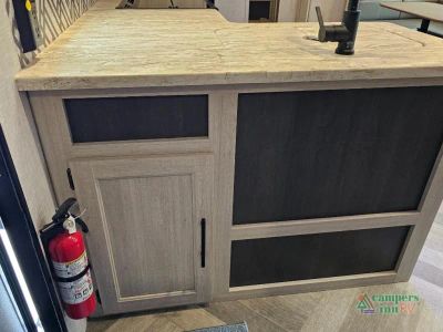 2023 CrossRoads RV Zinger — photo 21 view