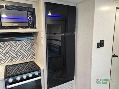 2023 CrossRoads RV Zinger — photo 25 view