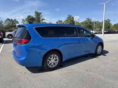 2027 Chrysler Pacifica — side profile view