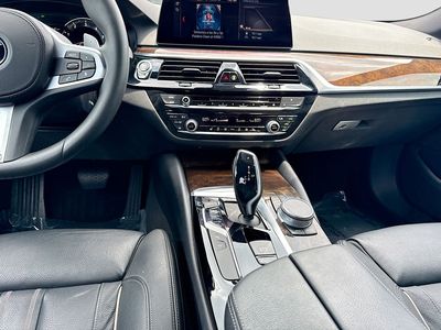 2019 BMW 5 Series — photo 19 view