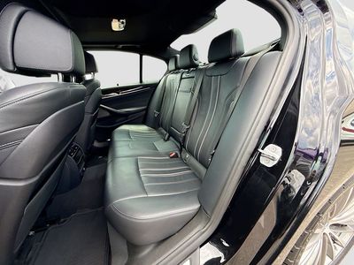 2019 BMW 5 Series — photo 21 view