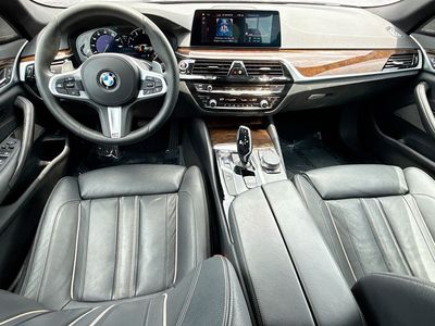 2019 BMW 5 Series — photo 16 view