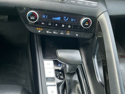 2022 Hyundai Elantra — photo 13 view